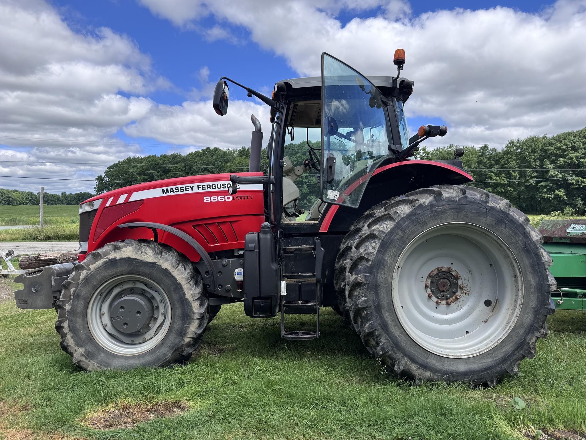 2010 Massey Ferguson 8660 Equipment Image0