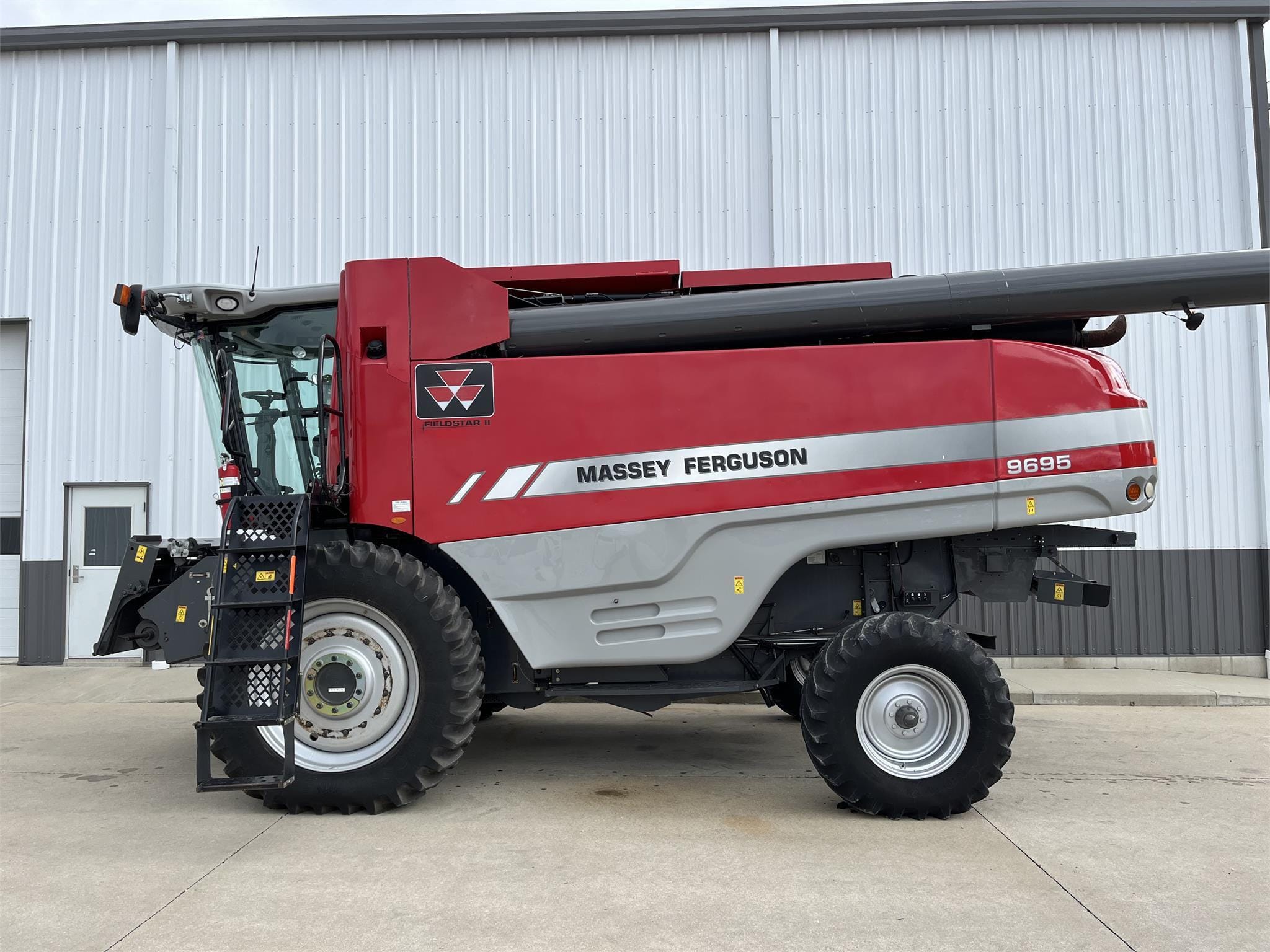 Main image Massey Ferguson 9695