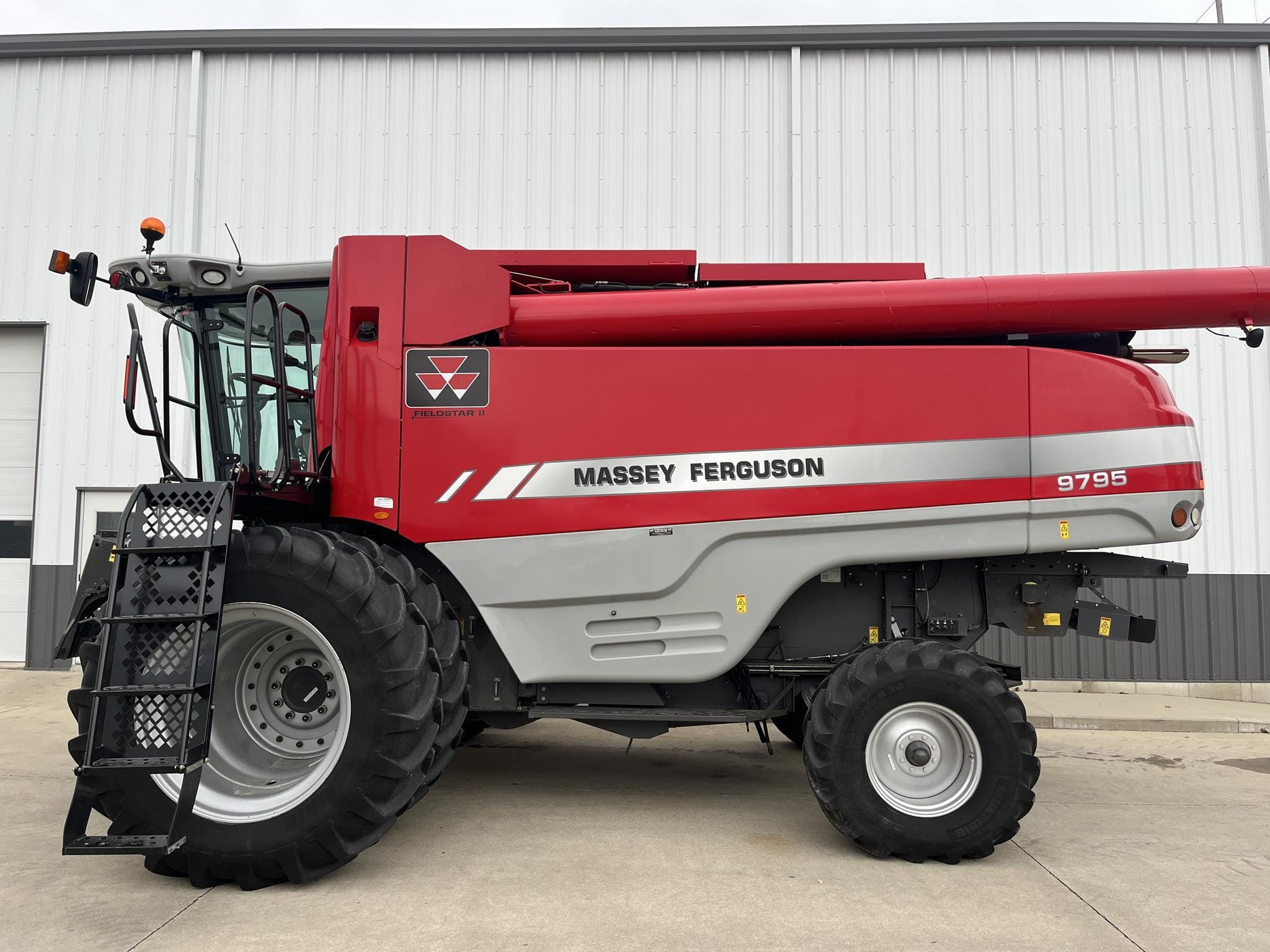 2010 Massey Ferguson 9795 Equipment Image0