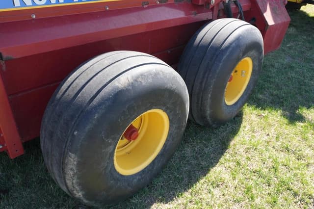 Image of New Holland 195 equipment image 3