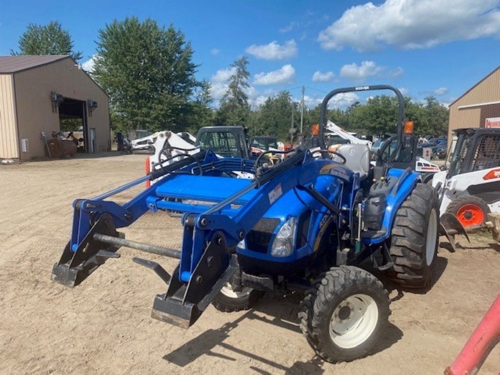 2010 New Holland Boomer 3045 Equipment Image0