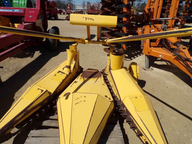 Image of New Holland 824 equipment image 1