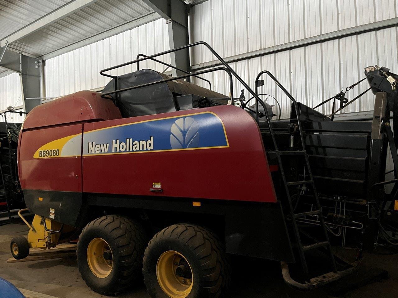 2010 New Holland BB9080 Equipment Image0