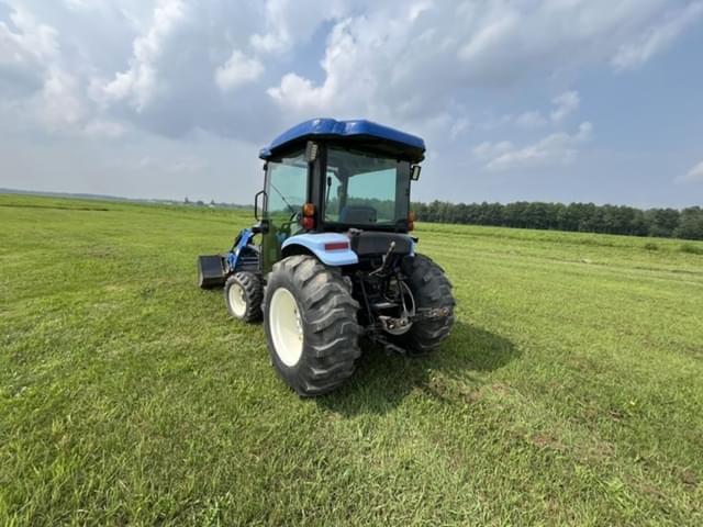 Image of New Holland Boomer 3045 equipment image 2