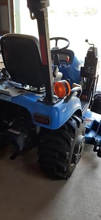 Image of New Holland Boomer 1025 equipment image 4