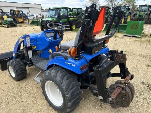 Image of New Holland Boomer 1030 equipment image 2