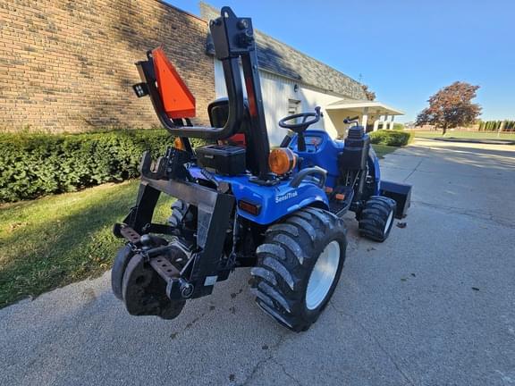 Image of New Holland Boomer 1030 equipment image 4
