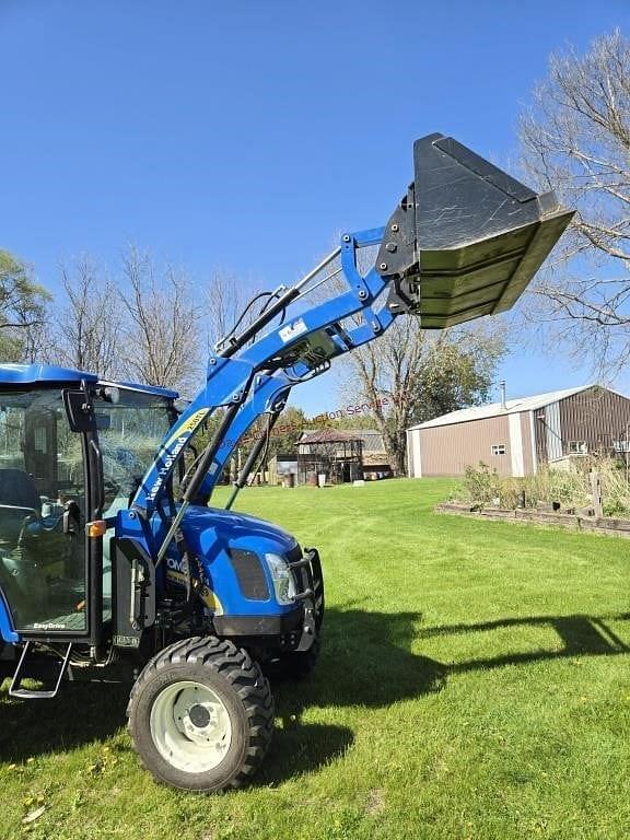 Image of New Holland Boomer 3045 equipment image 3
