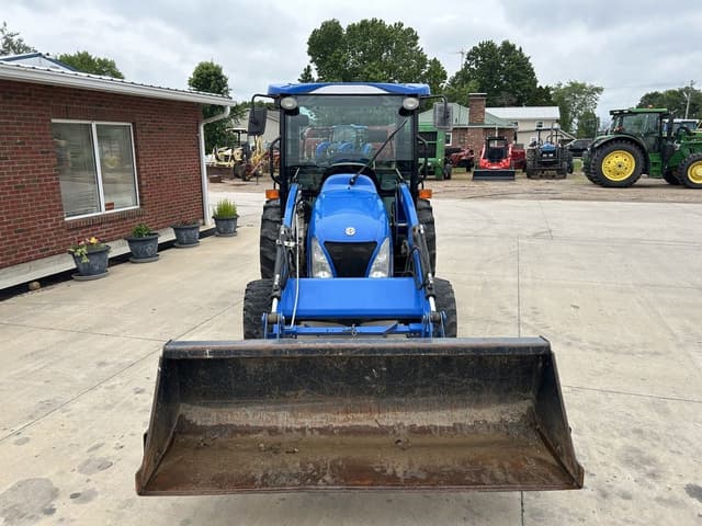 Image of New Holland Boomer 3050 equipment image 1