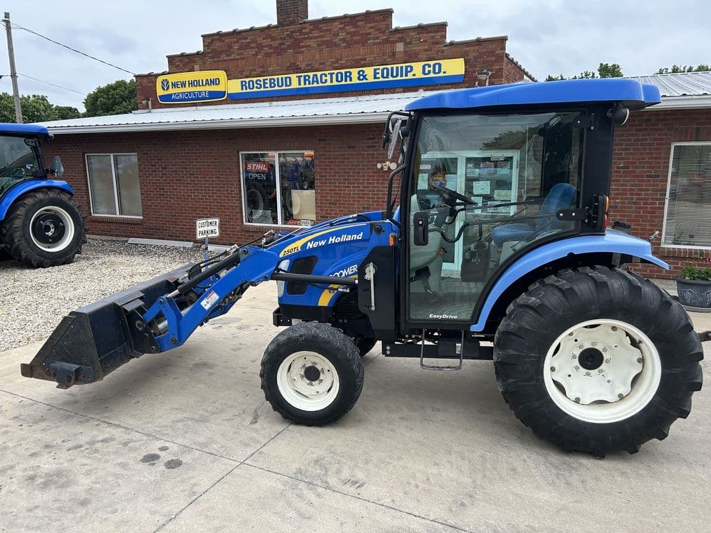 Image of New Holland Boomer 3050 Primary image