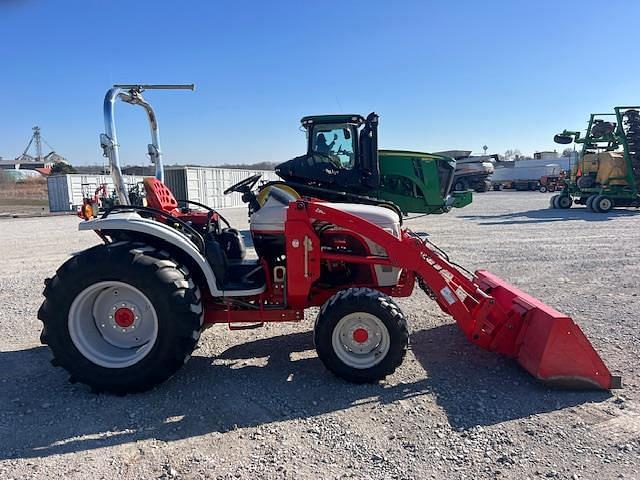 Image of New Holland Boomer 8N equipment image 4