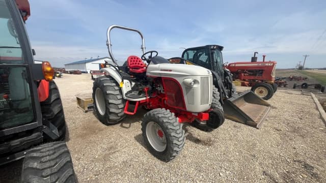 Image of New Holland Boomer 8N equipment image 2