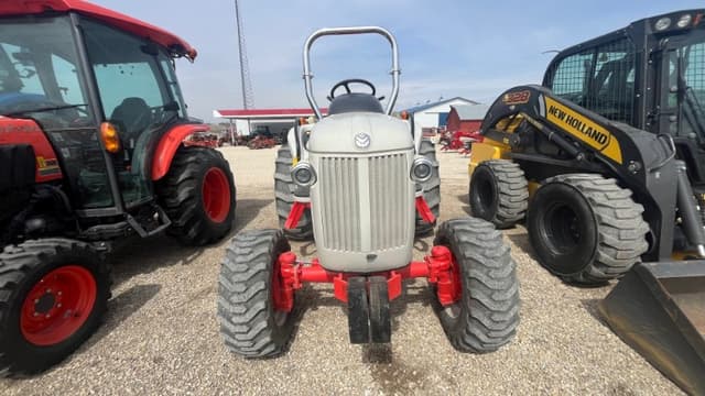 Image of New Holland Boomer 8N equipment image 1