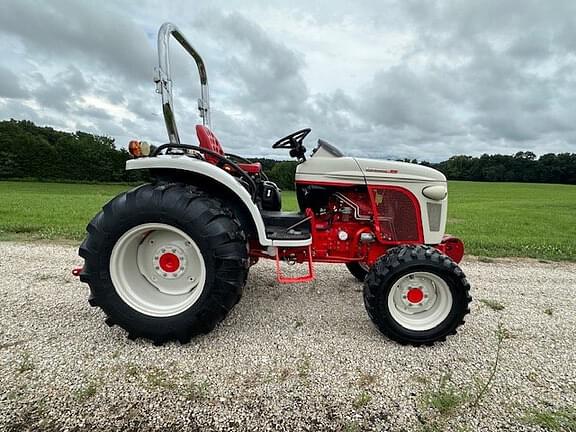 Image of New Holland Boomer 8N equipment image 1