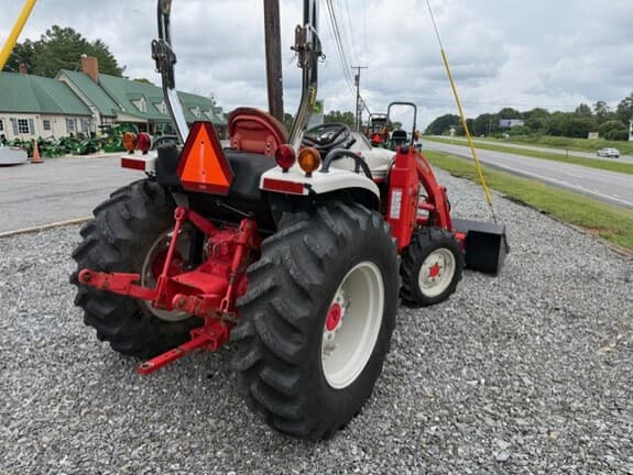 Image of New Holland Boomer 8N equipment image 4