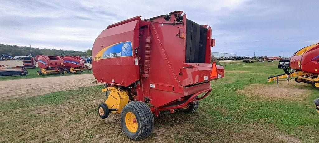 2010 New Holland BR7060 Equipment Image0