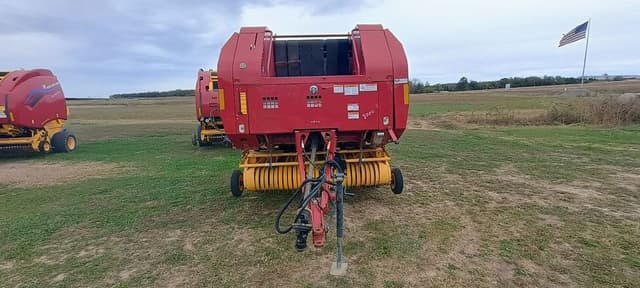 Image of New Holland BR7060 equipment image 4