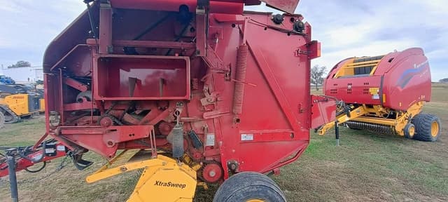 Image of New Holland BR7060 equipment image 4