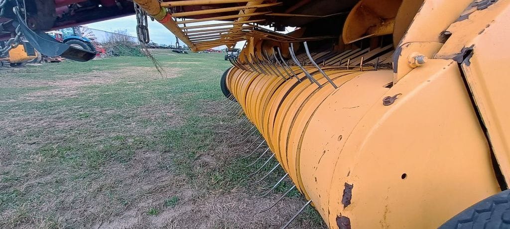 2010 New Holland BR7060 Equipment Image0