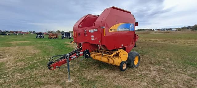 Image of New Holland BR7060 equipment image 3