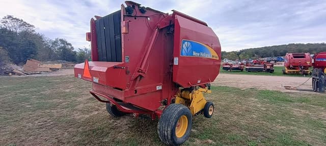Image of New Holland BR7060 equipment image 2