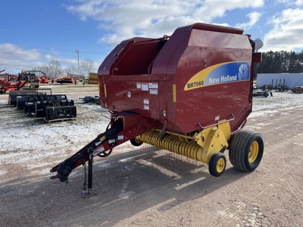 2010 New Holland BR7060 Equipment Image0