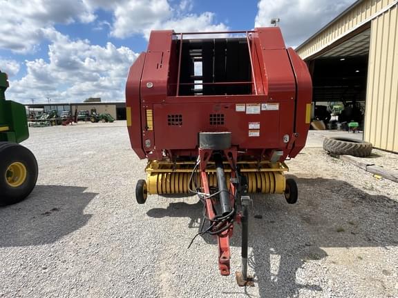 Image of New Holland BR7070 equipment image 3