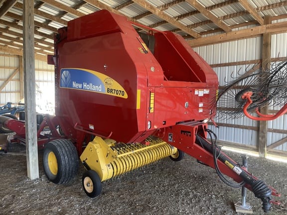 Main image New Holland BR7070