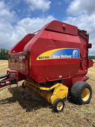 Image of New Holland BR7090 equipment image 2