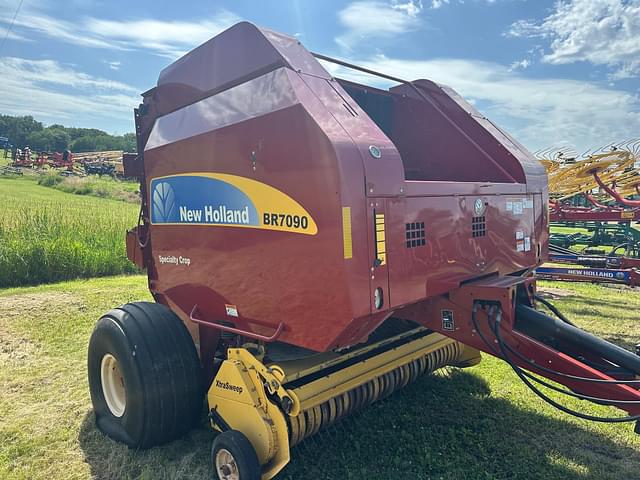 Image of New Holland BR7090 equipment image 2