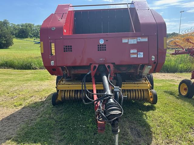 Image of New Holland BR7090 equipment image 1