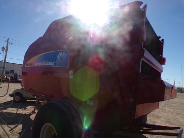 Image of New Holland BR7090 equipment image 3