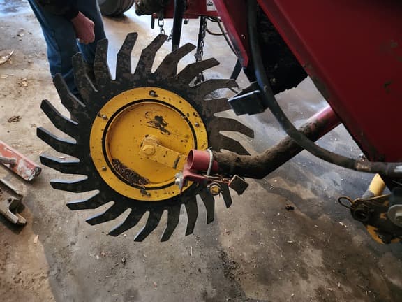 Image of New Holland BR7090 equipment image 3