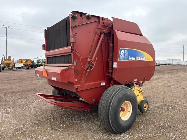 Image of New Holland BR7090 equipment image 4