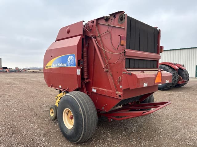 Image of New Holland BR7090 equipment image 2