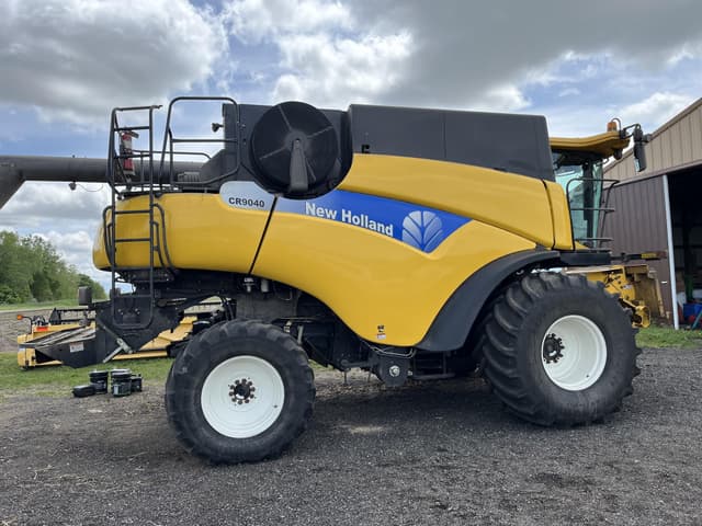 Image of New Holland CR9040 equipment image 1