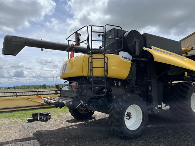 Image of New Holland CR9040 equipment image 3