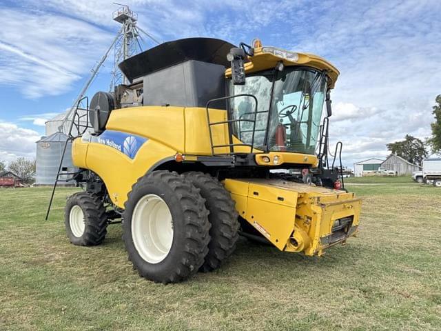 Image of New Holland CR9040 equipment image 3