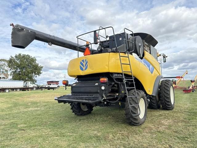 Image of New Holland CR9040 equipment image 2