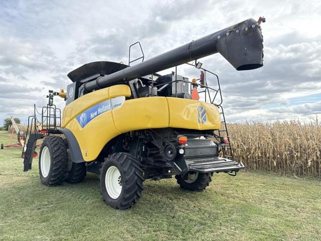 Image of New Holland CR9040 equipment image 1