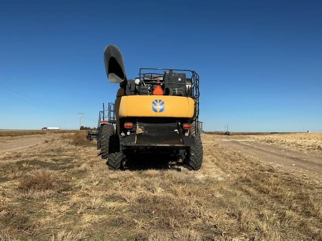 Image of New Holland CR9060 equipment image 2