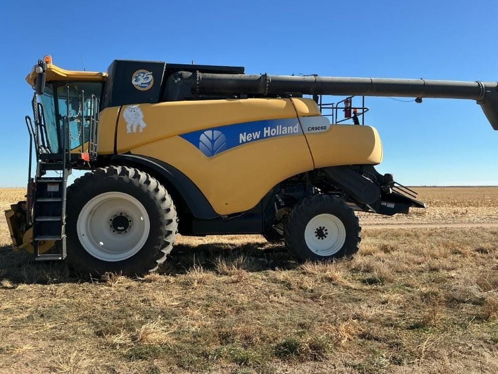 2010 New Holland CR9060 Equipment Image0