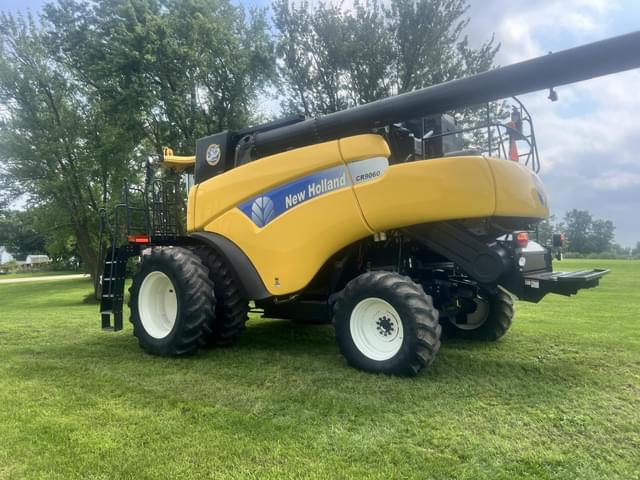 Image of New Holland CR9060 equipment image 2