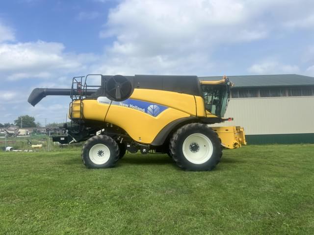Image of New Holland CR9060 equipment image 1