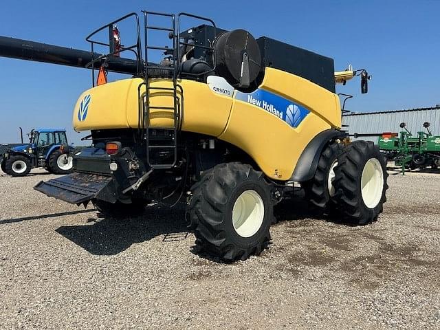 Image of New Holland CR9070 equipment image 2