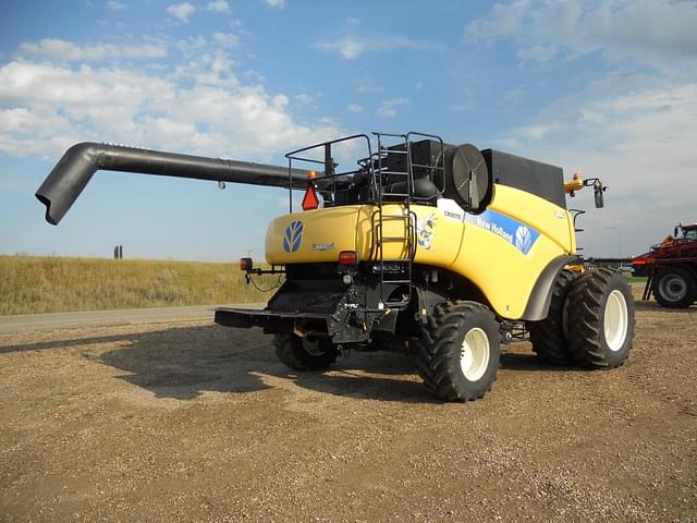 Image of New Holland CR9070 equipment image 2