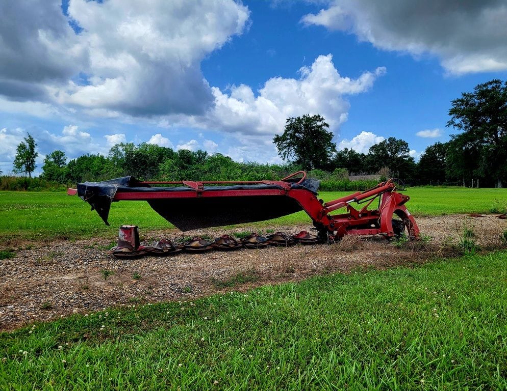 2010 New Holland H6750 Equipment Image0