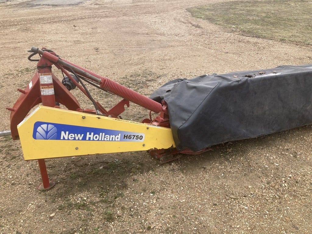 2010 New Holland H6750 Equipment Image0