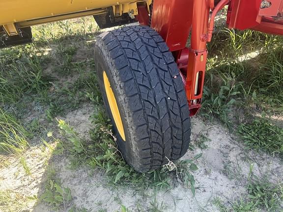 Image of New Holland H7150 equipment image 2