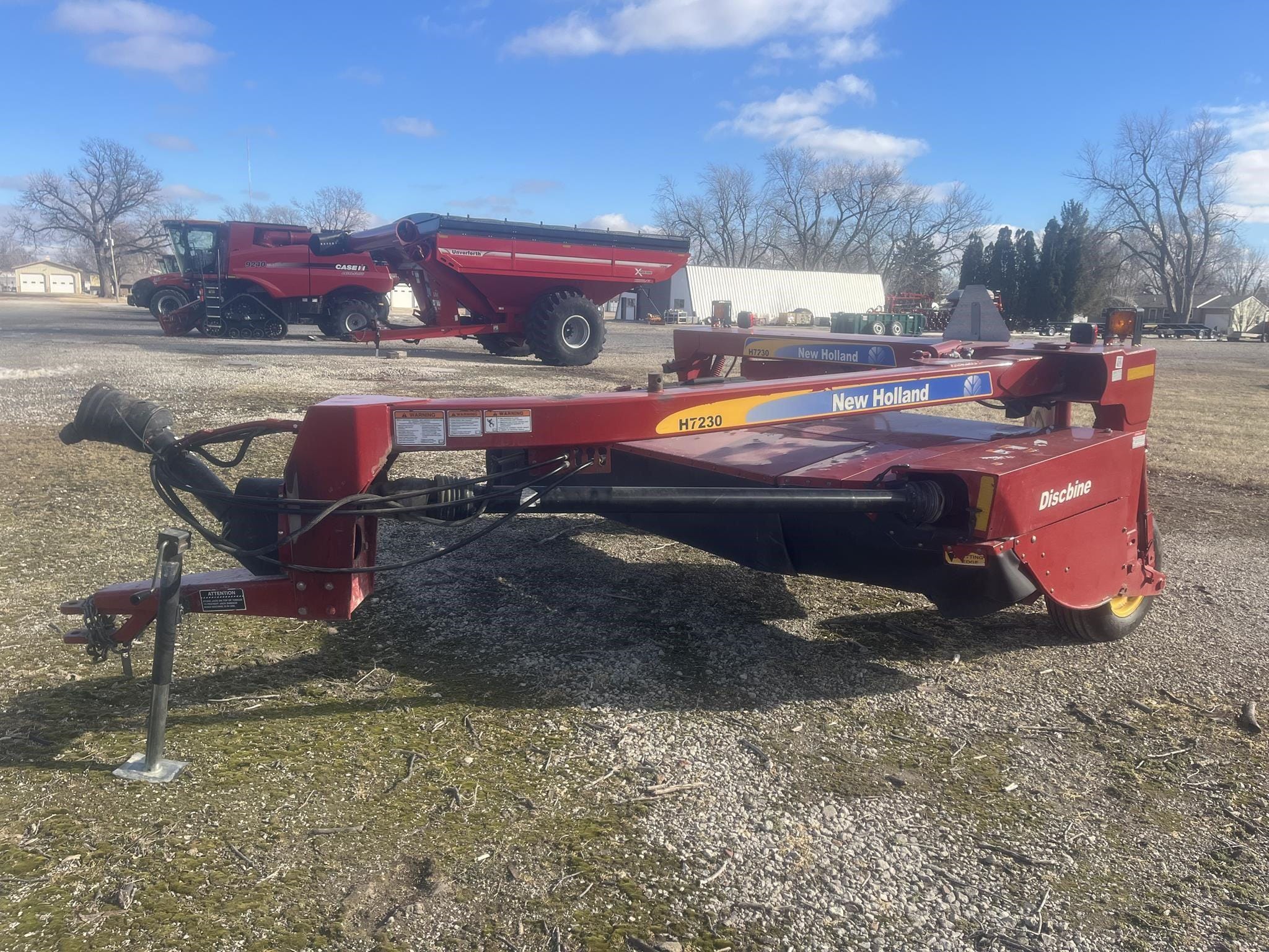 2010 New Holland H7230 Equipment Image0